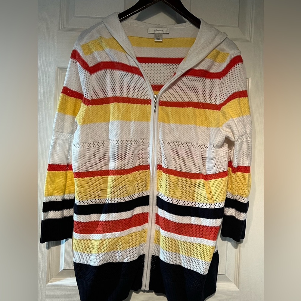CJ Banks Brand size 1x hooded zip up sweater. Has a small snag in right shoulder